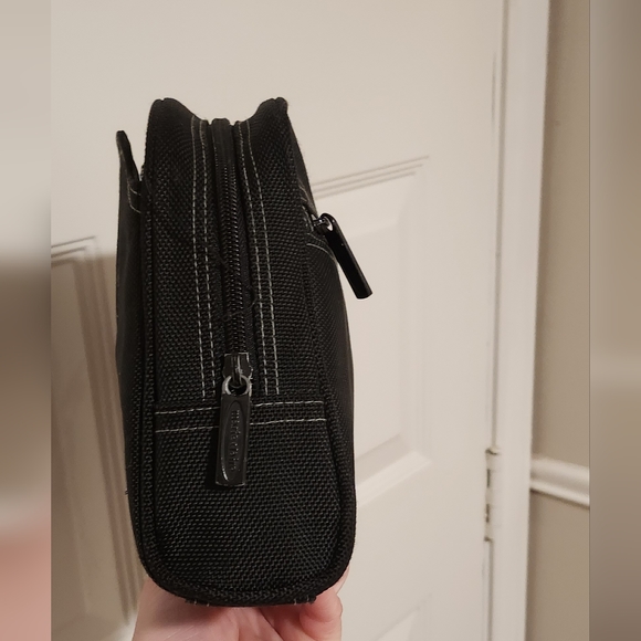 Marie Claire Cosmetic Wristlet Pouch Black 10" X 7. 5" - Picture 4 of 10